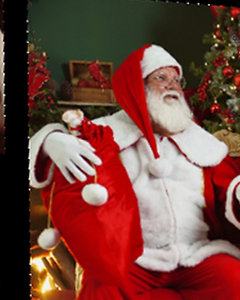 Papai Noel e Mamãe Noel em cenário natalino